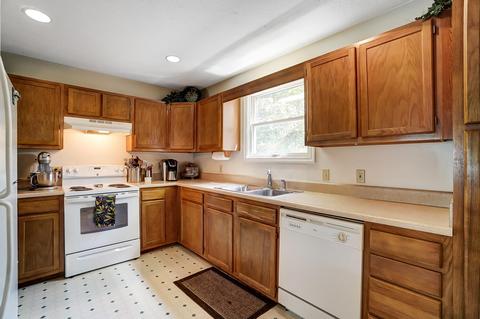 1516 E Ridgeview Cir, Springfield, OH 45504 photo 9