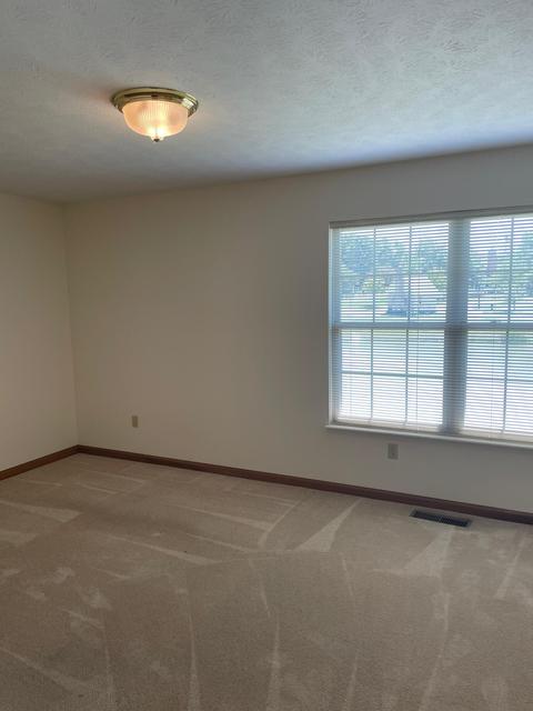 704 Deerfield Trl, Springfield, OH 45503 photo 4