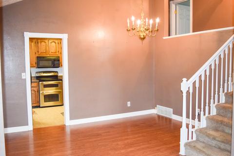 1320 Moorefield Rd, Springfield, OH 45503 photo 3