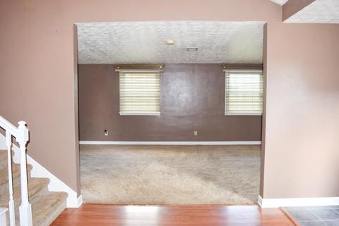 1320 Moorefield Rd, Springfield, OH 45503 photo 4