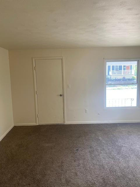 227 N Shaffer St, Springfield, OH 45504 photo 2