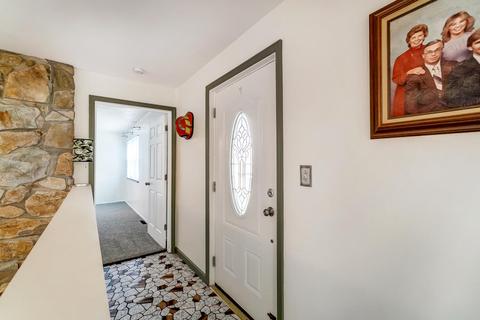 415 Woodview Dr, Springfield, OH 45504 photo 9