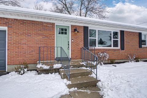 916 Wellington Dr, Springfield, OH 45506 photo 2