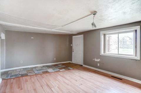 900 W Perrin Ave, Springfield, OH 45506 photo 7