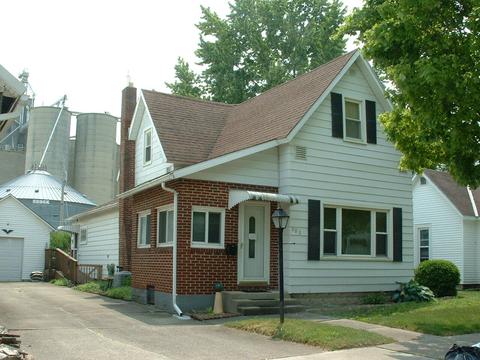 303 W Vine St, Wapakoneta, OH 45895