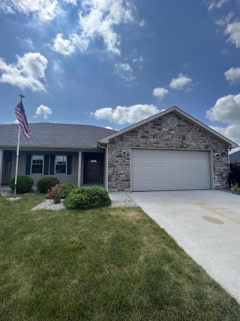 927 Woodridge Dr, Saint Marys, OH 45885