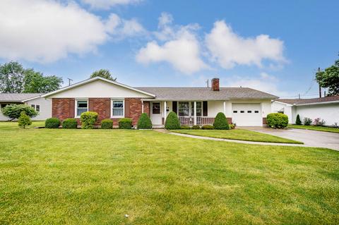 304 Stinebaugh Dr, Wapakoneta, OH 45895