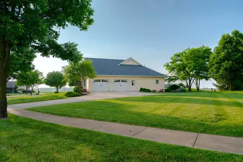 1638 Springfield Ave, Wapakoneta, OH 45895