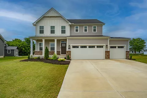 179 Chapel Dr E, Troy, OH 45373
