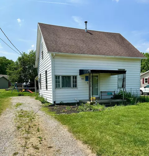 1009 Race St, Wapakoneta, OH 45895