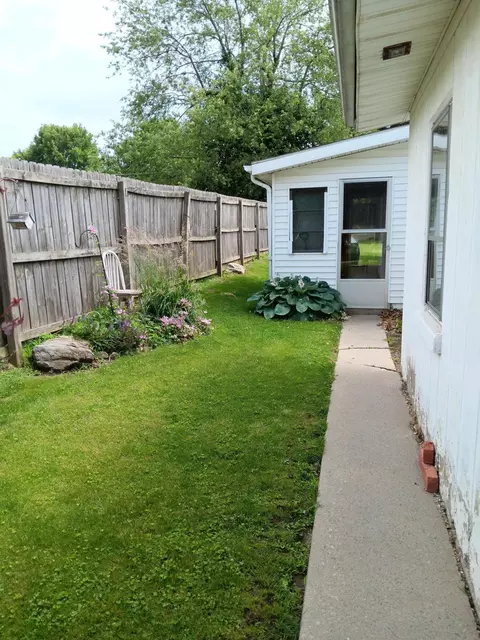 4775 Vine St, Huntsville, OH 43324