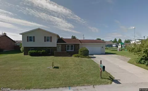 5177 Meadow Glen Dr, Lima, OH 45807