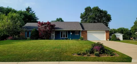 1003 Carnation Dr, Wapakoneta, OH 45895