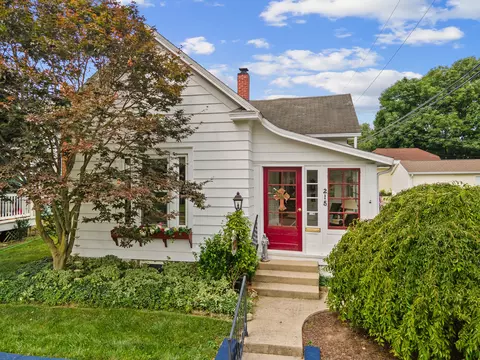215 S 7th St, Tipp City, OH 45371