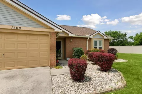 1506 Cross Pointe Cir, Bellefontaine, OH 43311