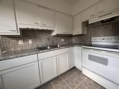 2210 S Burnett Rd, Springfield, OH 45505 photo 9