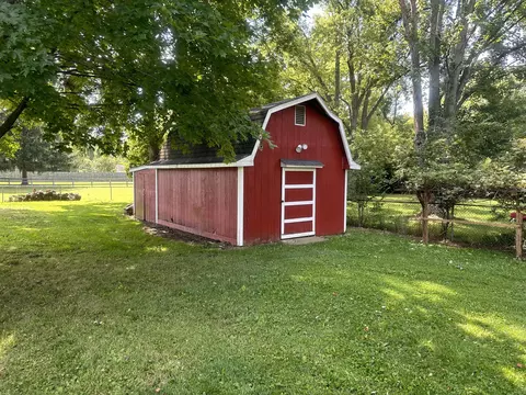 2210 S Burnett Rd, Springfield, OH 45505 photo 4