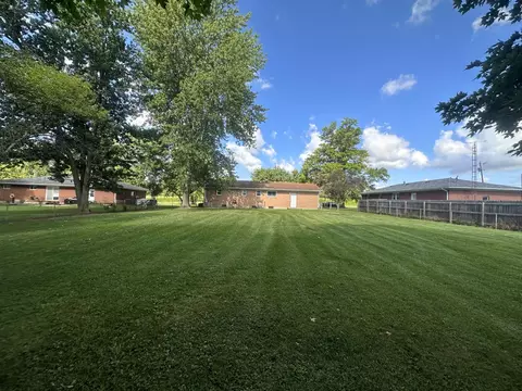 2210 S Burnett Rd, Springfield, OH 45505 photo 3
