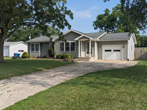 418 E South St, Botkins, OH 45306 photo 2