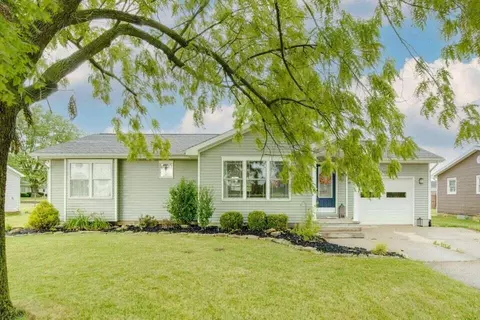 418 E South St, Botkins, OH 45306