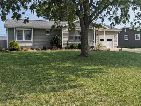 418 E South St, Botkins, OH 45306 photo 3