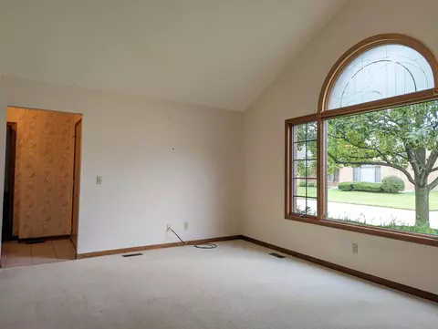 1780 Fox Ridge Dr, Springfield, OH 45503 photo 3