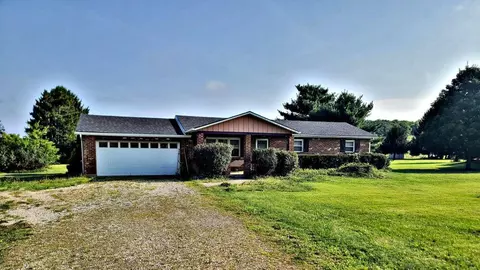 124 E Dallas Rd, Urbana, OH 43078