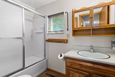 Bath - 4680 Mumper Rd, Springfield, OH 45502 photo 1 of 1