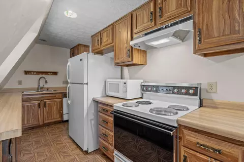 Kitchen - 4680 Mumper Rd, Springfield, OH 45502 photo 1 of 2