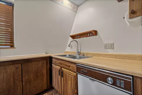 Kitchen - 4680 Mumper Rd, Springfield, OH 45502 photo 2 of 2