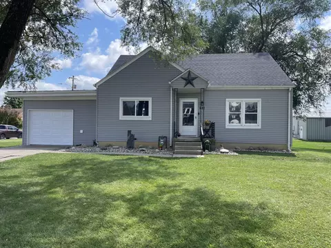 621 E Pike St, Jackson Center, OH 45334
