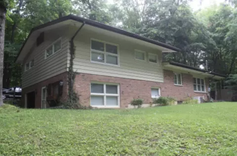 2910 Ash Dr, Springfield, OH 45504