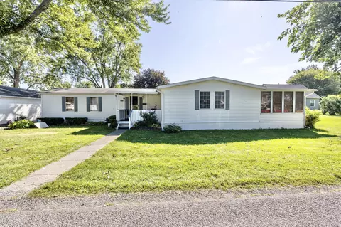 7180 Hancock Dr, Russells Point, OH 43348