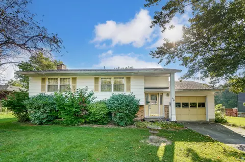 806 N Blackhoof St, Wapakoneta, OH 45895