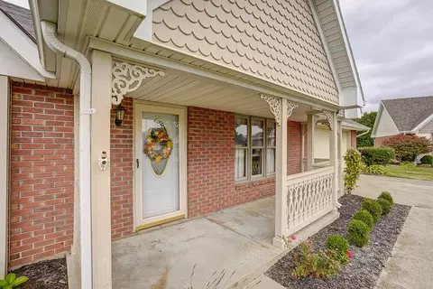 1688 Oldham Dr, Springfield, OH 45503 photo 4