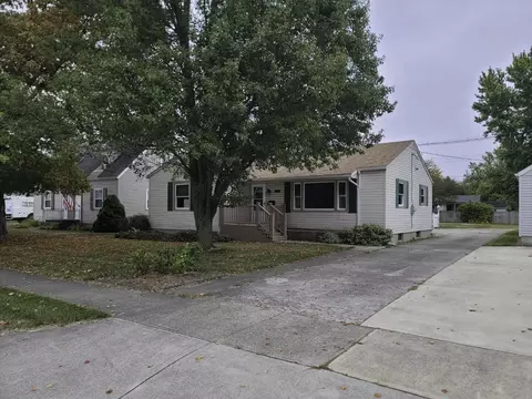 807 E Benton St, Wapakoneta, OH 45895