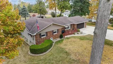 16459 Nottingham Dr, Wapakoneta, OH 45895