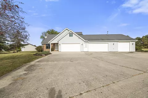 6694 Windjammer Dr, Huntsville, OH 43324