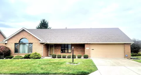 1842 Fox Ridge Dr #77, Springfield, OH 45503