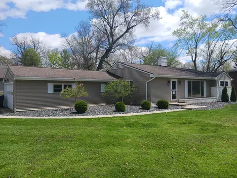 910 Neil Armstrong Dr, Wapakoneta, OH 45895