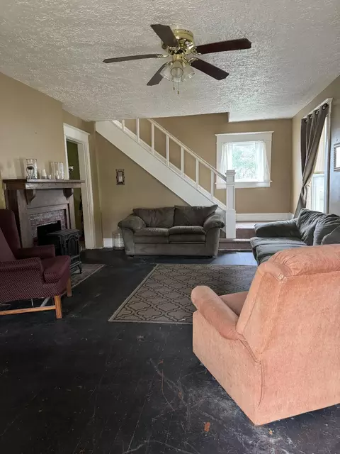 230 N Clairmont Ave, Springfield, OH 45503 photo 3