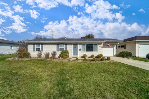 816 Park Dr, Wapakoneta, OH 45895