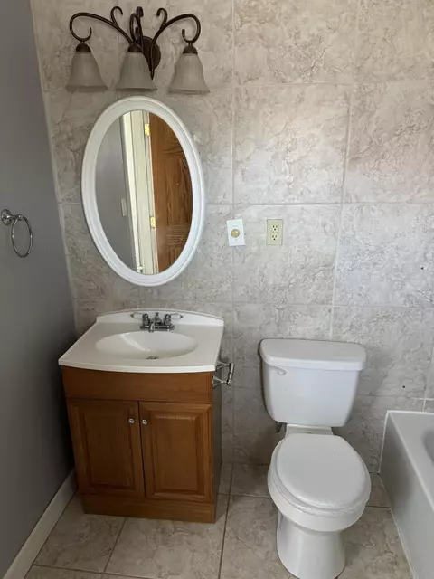 Bath - 1929 Rutland Ave, Springfield, OH 45505 photo 3 of 3