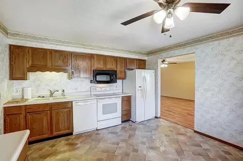 4850 E Brannan Dr, Springfield, OH 45502 photo 9