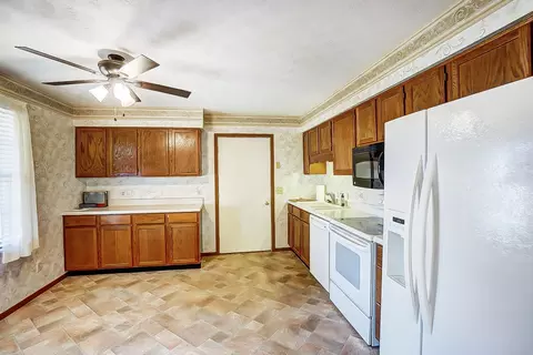 4850 E Brannan Dr, Springfield, OH 45502 photo 8