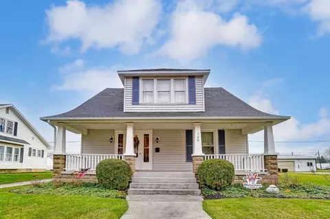 708 S Blackhoof St, Wapakoneta, OH 45895