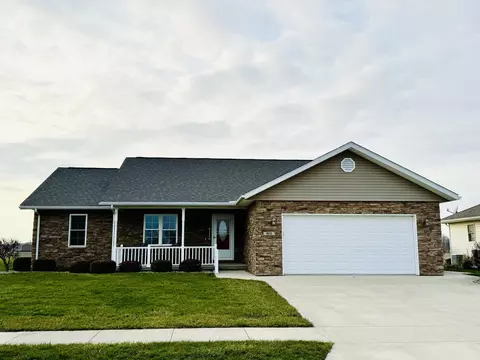 1613 Oxford Dr, Celina, OH 45822