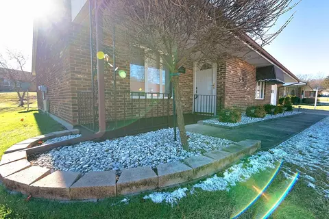 1147 N Brixton Dr, Springfield, OH 45503 photo 3