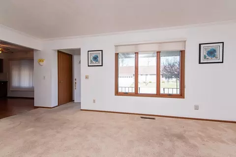 1147 N Brixton Dr, Springfield, OH 45503 photo 5