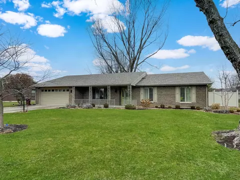 742 Honeysuckle Dr, Greenville, OH 45331